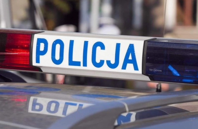 {Olsztyńscy policjanci interweniowali wobec nietrzeźwego 51-latka, który stawił się do pracy. W jego organizmie wykryto blisko 3,5 promila alkoholu. Do pracy przyjechał samochodem.}