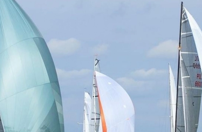 {XXV Mistrzostwa Polski Jachtów Kabinowych odbędą się od 17 do 19 sierpnia w Giżycku. Obecnie przyjmowane są zgłoszenia do tej żeglarskiej imprezy.}