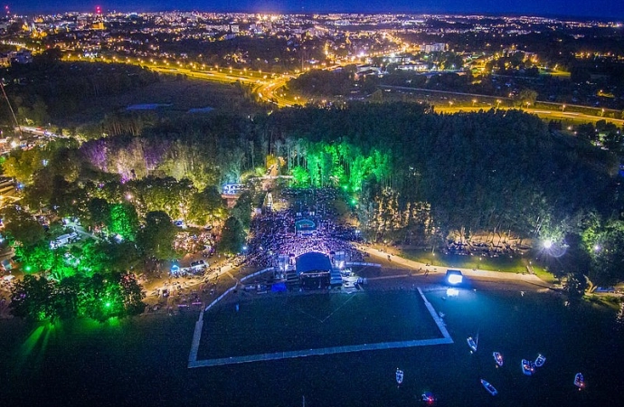 {Festiwal łączący muzykę z ekologią odbędzie się nad jeziorem Ukiel.}