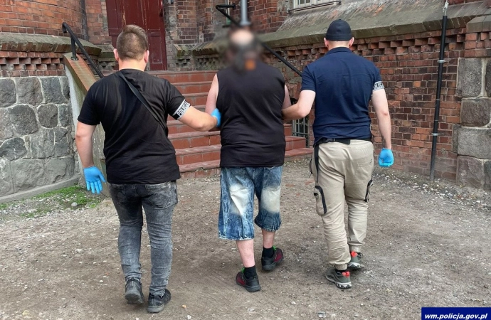 {Olsztyńscy policjanci zatrzymali mężczyznę, który brał udział w oszustwie „na policjanta”.}